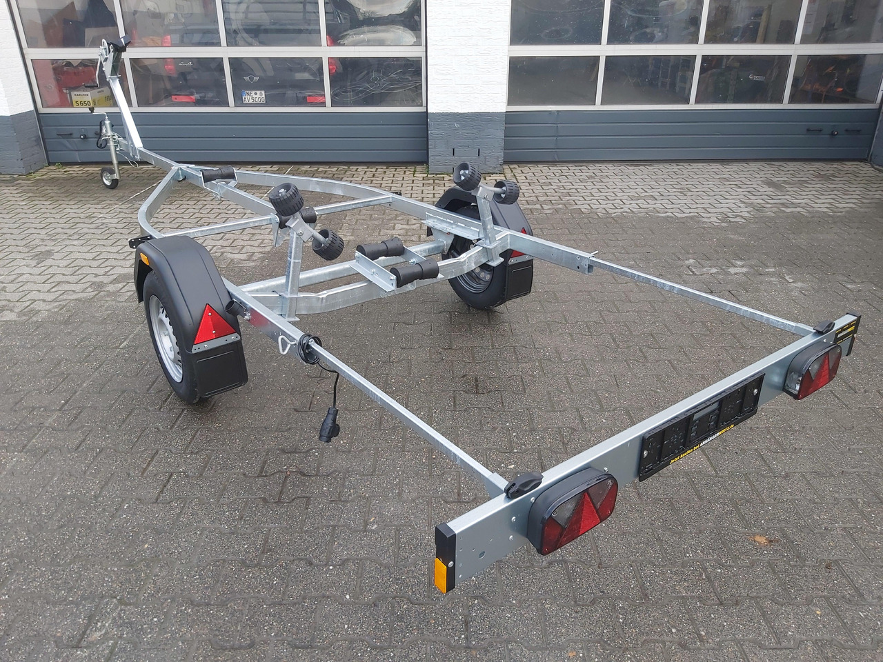 Remorque bateau Brenderup Bootstrailer 750L UB Premium 180750UBL 750kg Winde 311959 Januar Online Aktion: photos 9 Remorque bateau Brenderup Bootstrailer 750L UB Premium 180750UBL 750kg Winde 311959 Januar Online Aktion: photos 9