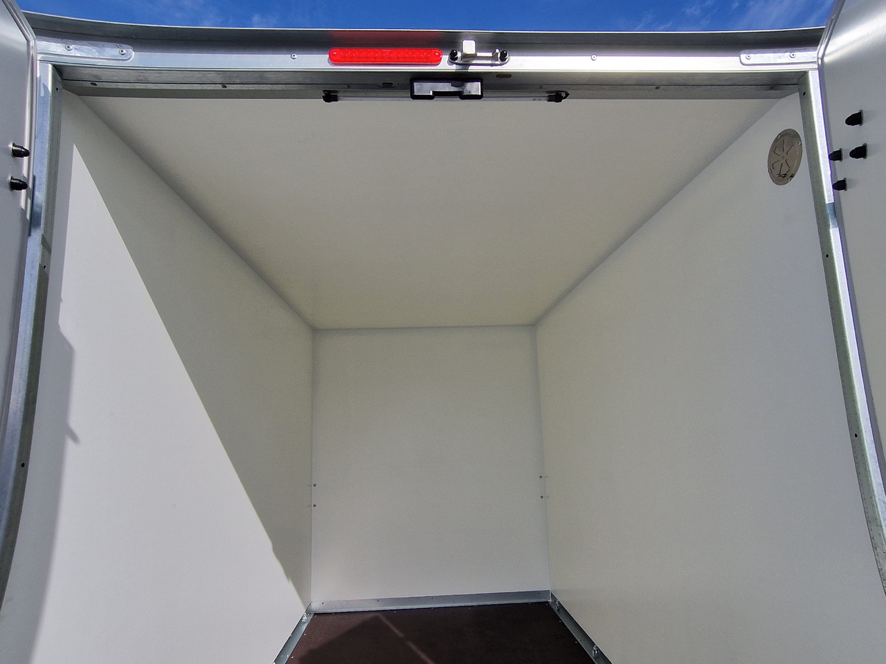 Brenderup Cargo Dynamic CD300 BD 300x155x185cm Hecktüren Wabenwände (M) 1300kg - Remorque fourgon: photos 5 Brenderup Cargo Dynamic CD300 BD 300x155x185cm Hecktüren Wabenwände (M) 1300kg - Remorque fourgon: photos 5