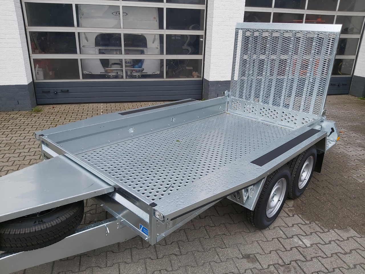 Brenderup Maschinentransporter MT 3080 STF 308x152x25cm Stahllochboden 3000kg - Remorque porte engin: photos 4 Brenderup Maschinentransporter MT 3080 STF 308x152x25cm Stahllochboden 3000kg - Remorque porte engin: photos 4
