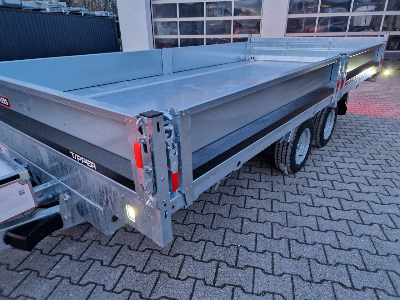 Brian James Trailer CarGO Tipper 400x200x30cm elektro Pendelklappe blackline LED 3500kg Tandem - Remorque benne: photos 5 Brian James Trailer CarGO Tipper 400x200x30cm elektro Pendelklappe blackline LED 3500kg Tandem - Remorque benne: photos 5