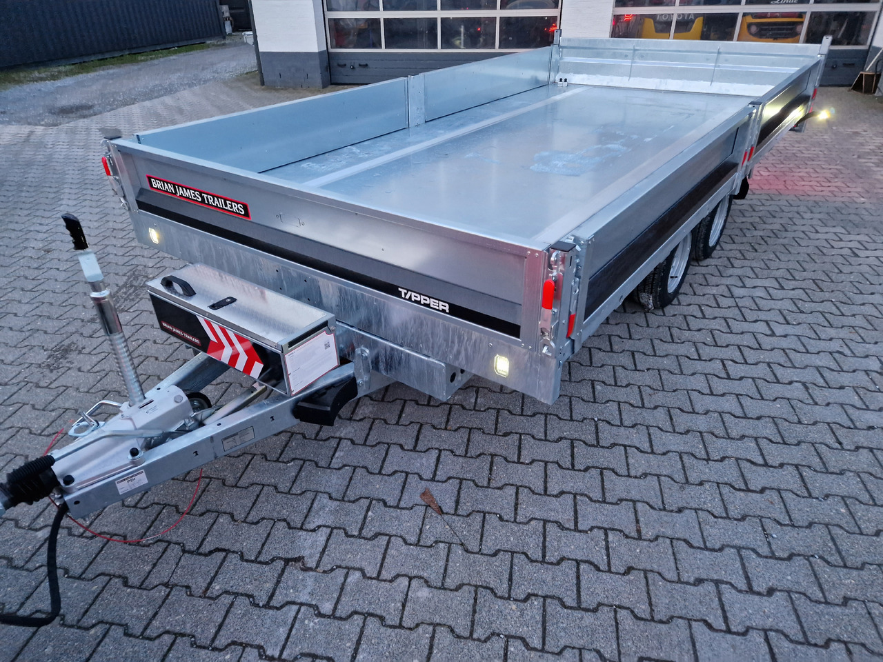 Brian James Trailer CarGO Tipper 400x200x30cm elektro Pendelklappe blackline LED 3500kg Tandem - Remorque benne: photos 4 Brian James Trailer CarGO Tipper 400x200x30cm elektro Pendelklappe blackline LED 3500kg Tandem - Remorque benne: photos 4