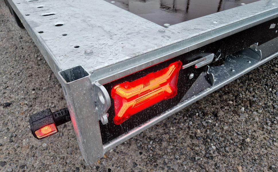 Brian James Trailer Connect 310x188cm black plattform Tandem 10" Alufelgen 3000kg - Remorque plateau: photos 1 Brian James Trailer Connect 310x188cm black plattform Tandem 10" Alufelgen 3000kg - Remorque plateau: photos 1