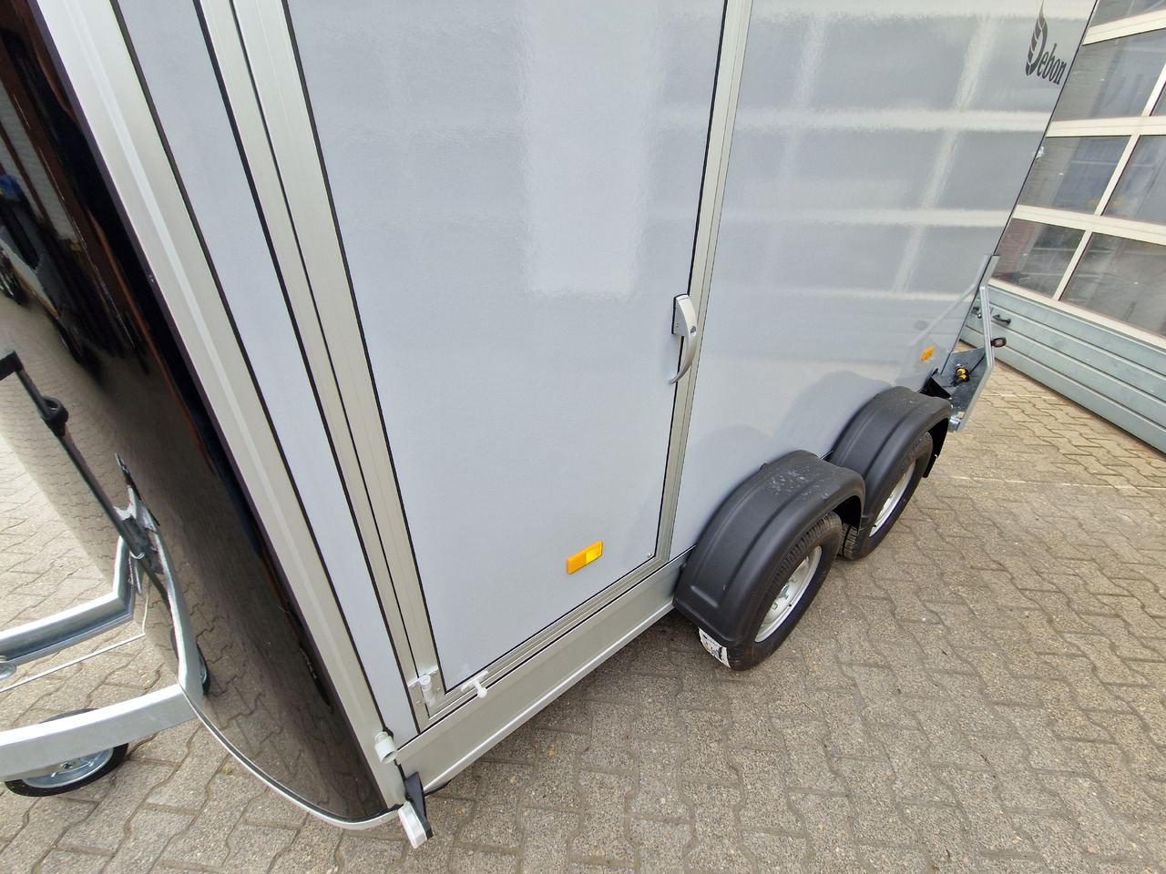 Cargo Roadster 500 312x167x199cm Sandwich Poly schwarz Seitenklappe Seitentür Pullman 100 km/H - Remorque magasin: photos 4 Cargo Roadster 500 312x167x199cm Sandwich Poly schwarz Seitenklappe Seitentür Pullman 100 km/H - Remorque magasin: photos 4