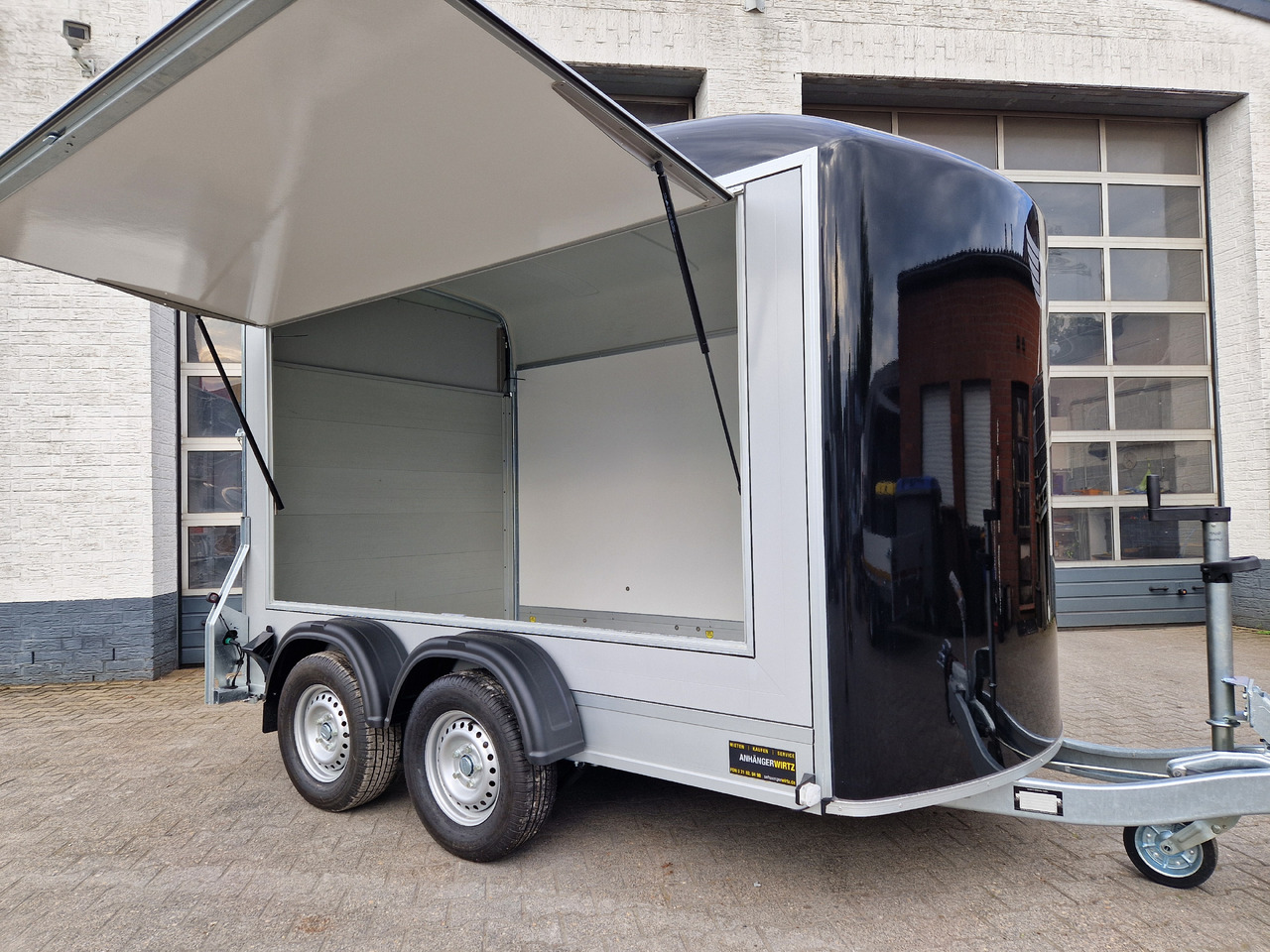 Cargo Roadster 500 312x167x199cm Sandwich Poly schwarz Seitenklappe Seitentür Pullman 100 km/H - Remorque magasin: photos 1 Cargo Roadster 500 312x167x199cm Sandwich Poly schwarz Seitenklappe Seitentür Pullman 100 km/H - Remorque magasin: photos 1