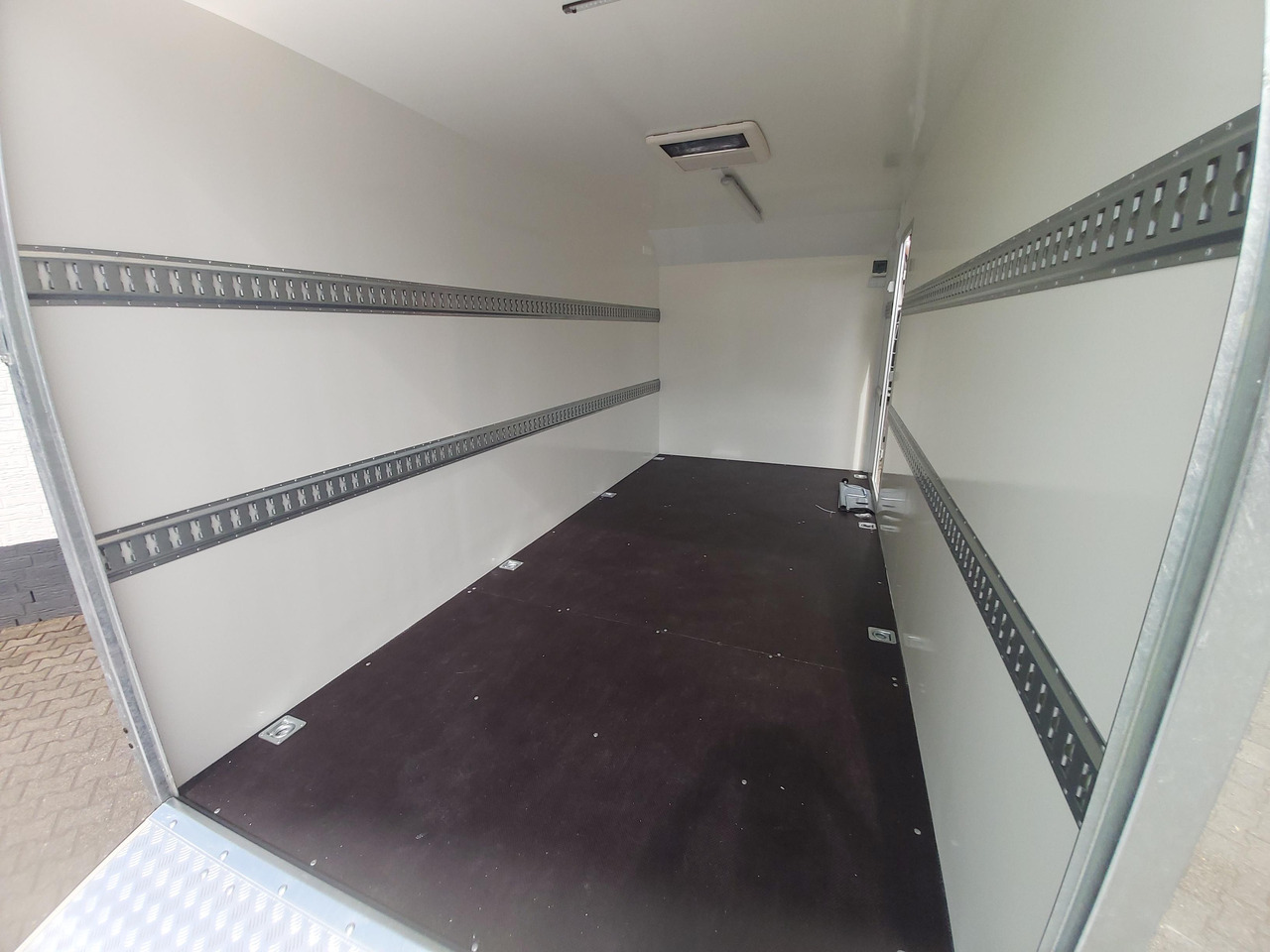 Remorque fourgon Hochlader Koffer TFSP 420T.01 420x200x210cm aero Rampe Tür Licht 230V Dachlüfter 10" 2700kg 100km: photos 13