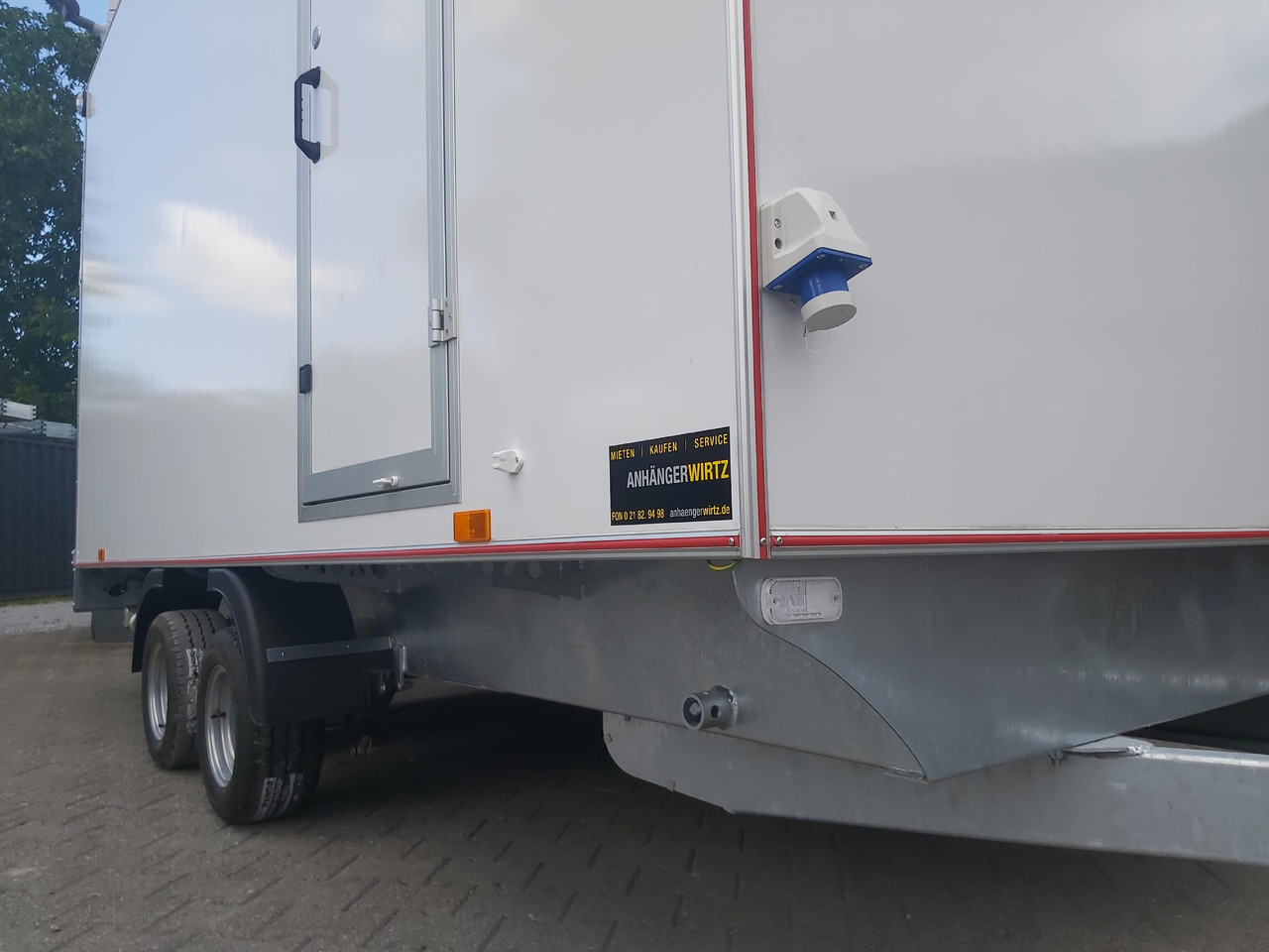 Remorque fourgon Hochlader Koffer TFSP 420T.01 420x200x210cm aero Rampe Tür Licht 230V Dachlüfter 10" 2700kg 100km: photos 10