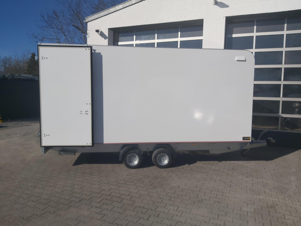 Remorque fourgon Hochlader Koffer TFSP 470T.00 470x220x210cm aero Zurrsystem 10" 100km/H 2700kg: photos 9 Remorque fourgon Hochlader Koffer TFSP 470T.00 470x220x210cm aero Zurrsystem 10" 100km/H 2700kg: photos 9