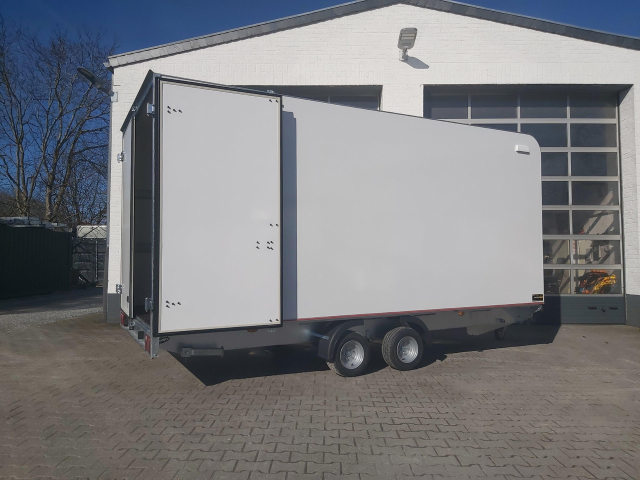 Remorque fourgon Hochlader Koffer TFSP 470T.00 470x220x210cm aero Zurrsystem 10" 100km/H 2700kg: photos 8 Remorque fourgon Hochlader Koffer TFSP 470T.00 470x220x210cm aero Zurrsystem 10" 100km/H 2700kg: photos 8