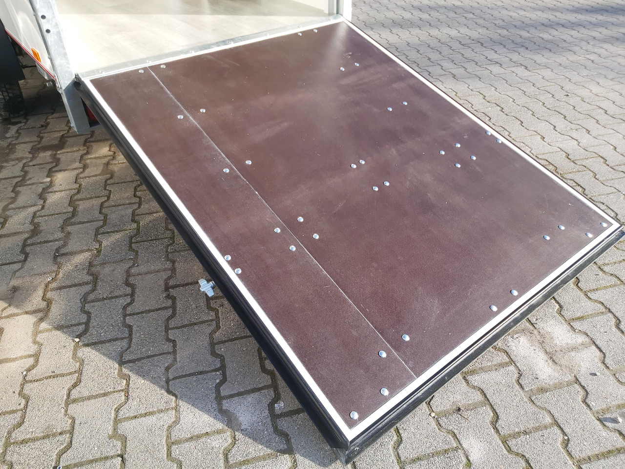 Caravane Kargo Camp TFS S Midi+ 320x150x180cm aero Seitentür Rampe Fenster+ 230V 12V 750kg Bremse 100km/H: photos 6