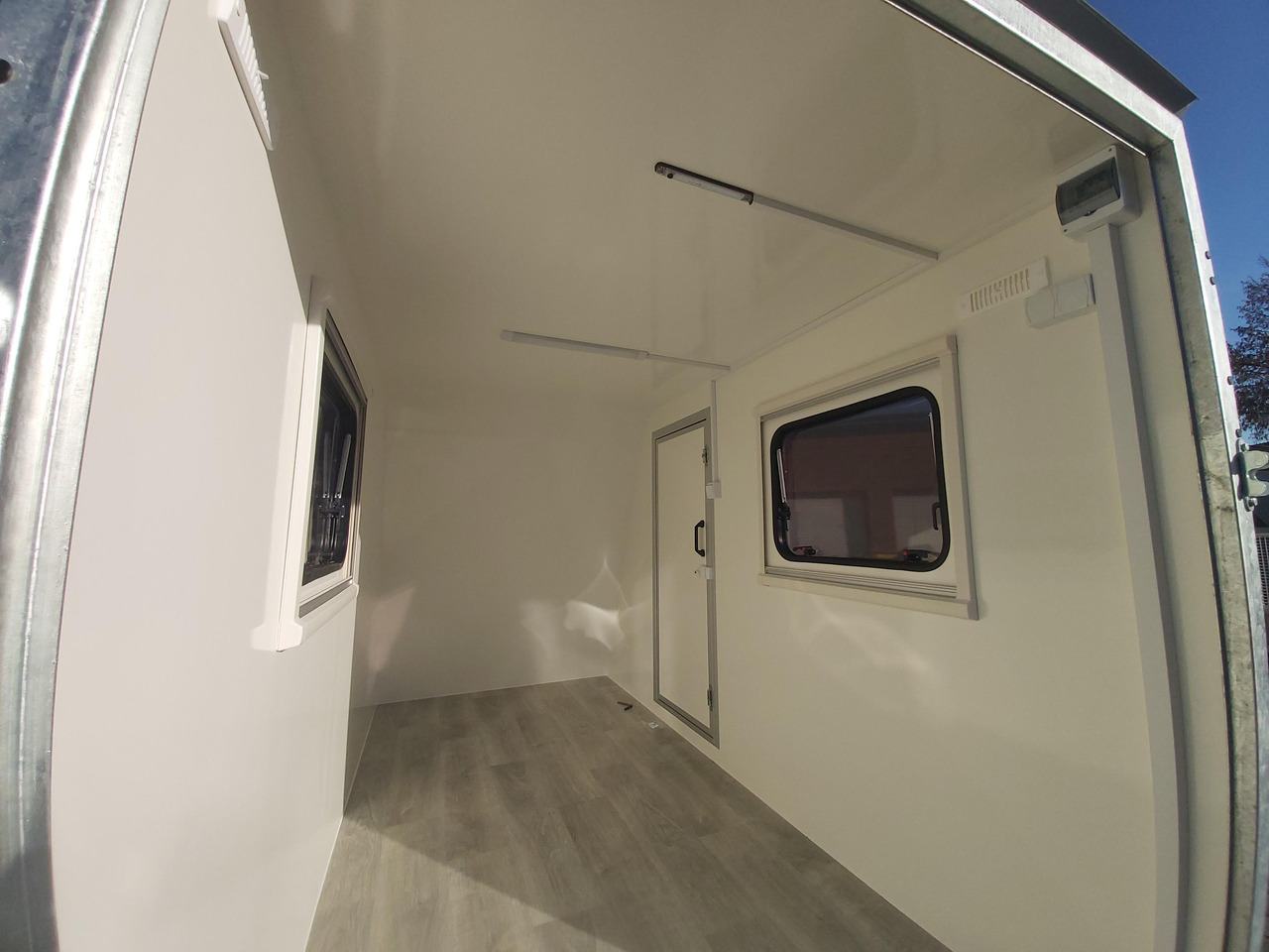 Caravane Kargo Camp TFS S Midi+ 320x150x180cm aero Seitentür Rampe Fenster+ 230V 12V 750kg Bremse 100km/H: photos 10