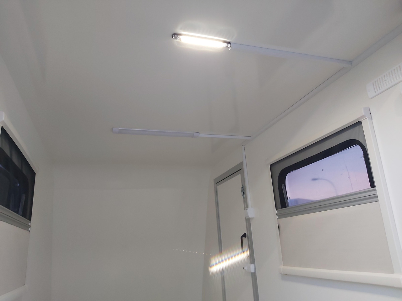 Caravane Kargo Camp TFS S Midi+ 320x150x180cm aero Seitentür Rampe Fenster+ 230V 12V 750kg Bremse 100km/H: photos 11