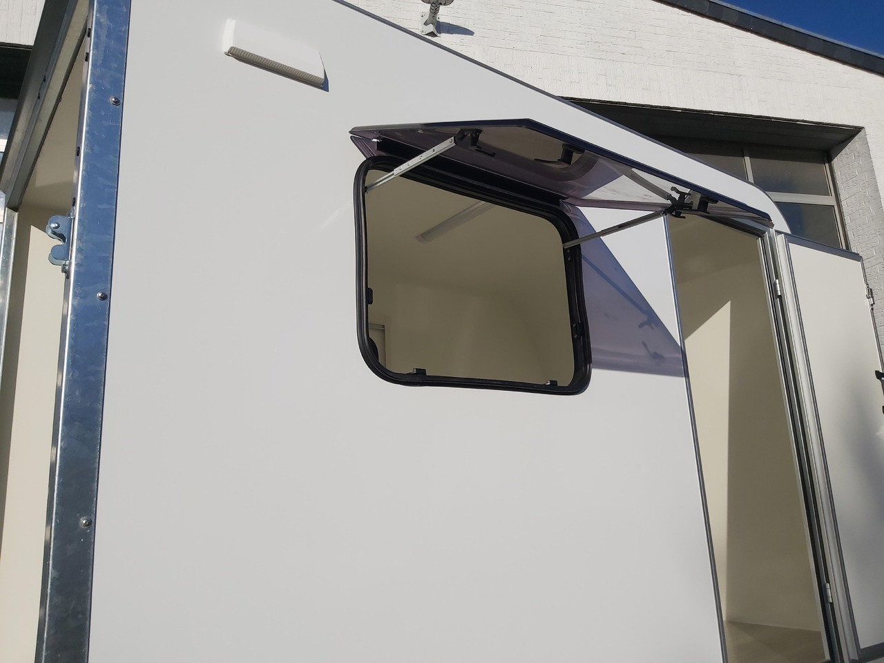Caravane Kargo Camp TFS S Midi+ 320x150x180cm aero Seitentür Rampe Fenster+ 230V 12V 750kg Bremse 100km/H: photos 7