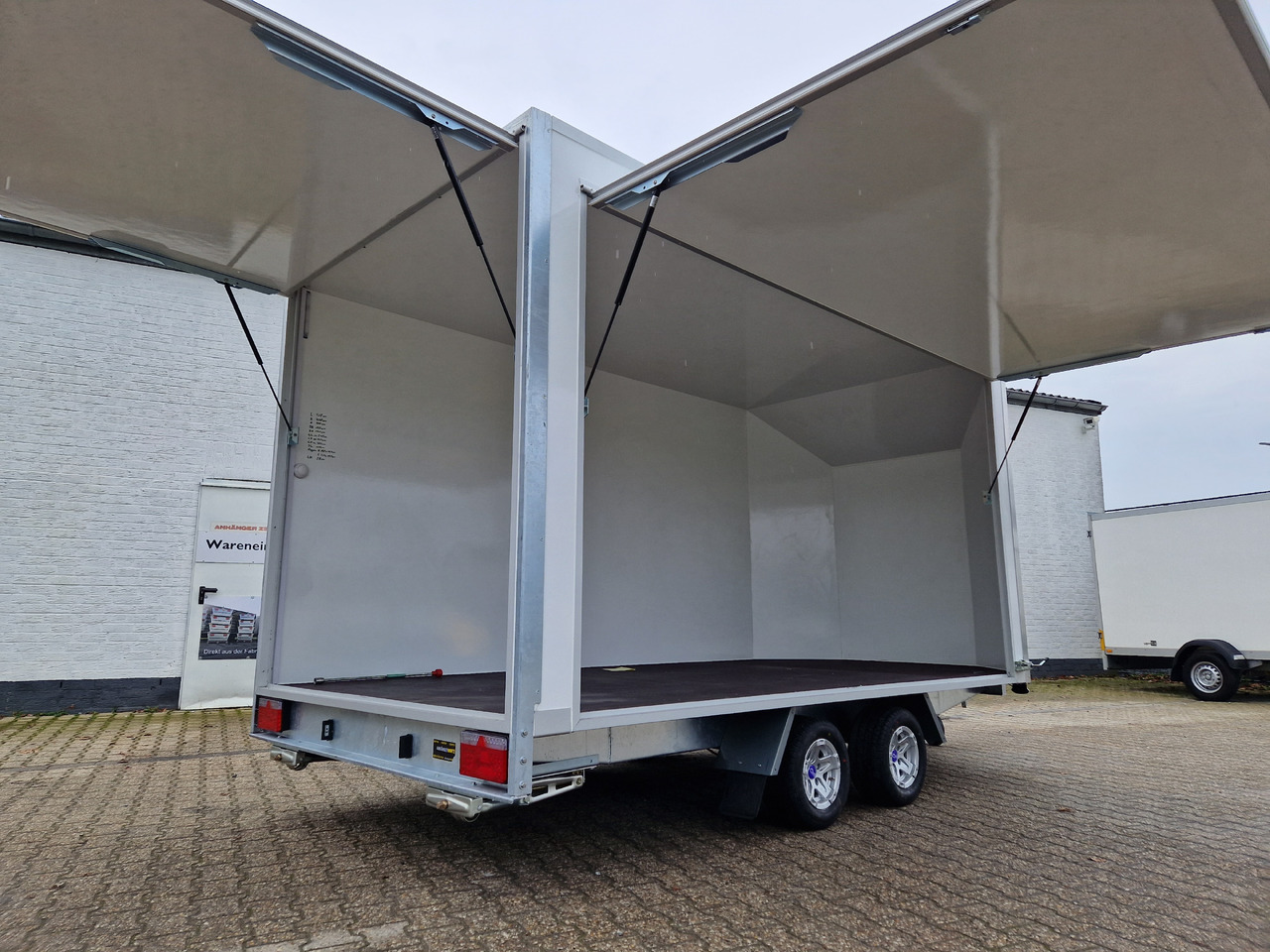 Koffer Hochlader FC2024HTL Messe 400x200x200cm aerodynamisch 10" Alufelgen (XL) 2000kg 100 km/H - Remorque magasin: photos 4 Koffer Hochlader FC2024HTL Messe 400x200x200cm aerodynamisch 10" Alufelgen (XL) 2000kg 100 km/H - Remorque magasin: photos 4