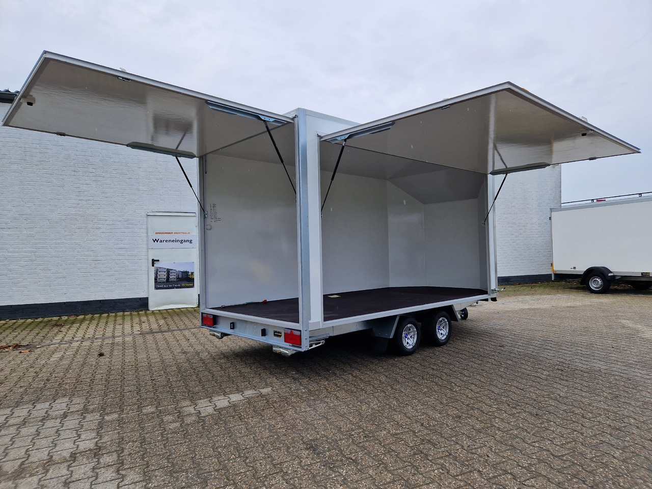 Koffer Hochlader FC2024HTL Messe 400x200x200cm aerodynamisch 10" Alufelgen (XL) 2000kg 100 km/H - Remorque magasin: photos 2 Koffer Hochlader FC2024HTL Messe 400x200x200cm aerodynamisch 10" Alufelgen (XL) 2000kg 100 km/H - Remorque magasin: photos 2
