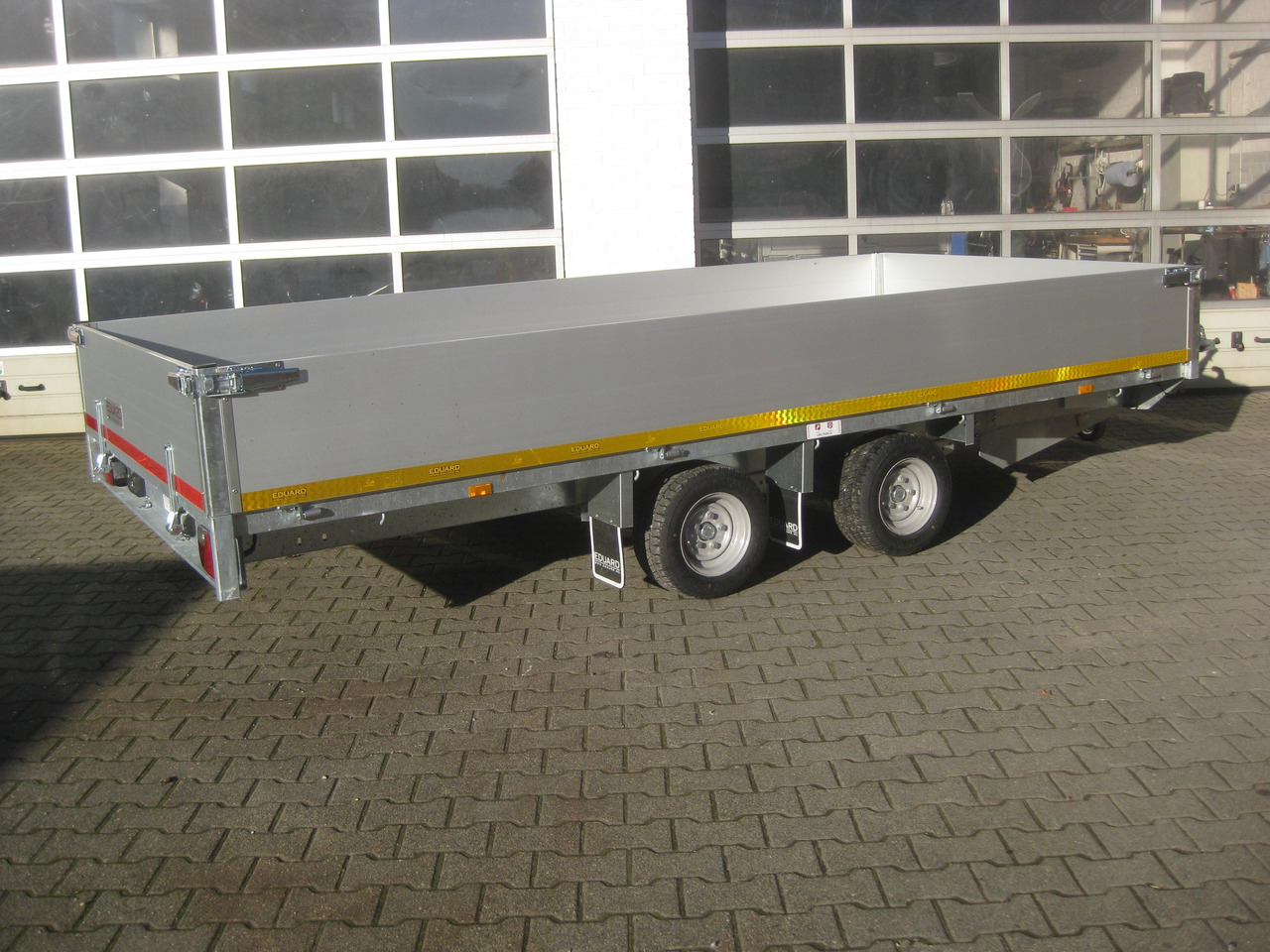 Multi Transporter 406x200x40cm Auffahrrampen 10" niedrig Fahrwerk LfH 56cm (XL) 2700kg - Remorque plateau: photos 4 Multi Transporter 406x200x40cm Auffahrrampen 10" niedrig Fahrwerk LfH 56cm (XL) 2700kg - Remorque plateau: photos 4