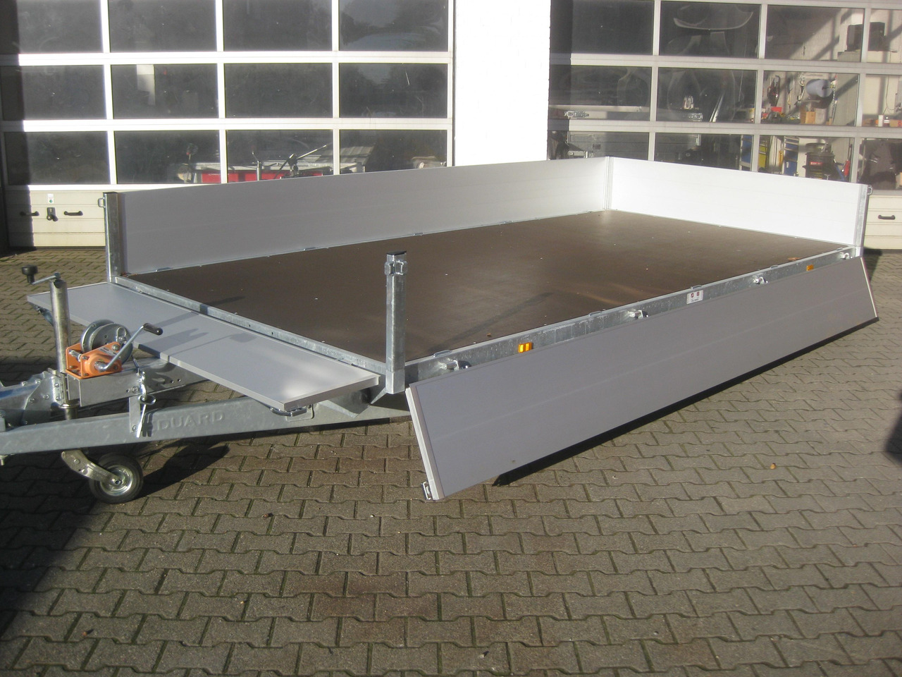 Multi Transporter 406x200x40cm Auffahrrampen 10" niedrig Fahrwerk LfH 56cm (XL) 2700kg - Remorque plateau: photos 3 Multi Transporter 406x200x40cm Auffahrrampen 10" niedrig Fahrwerk LfH 56cm (XL) 2700kg - Remorque plateau: photos 3