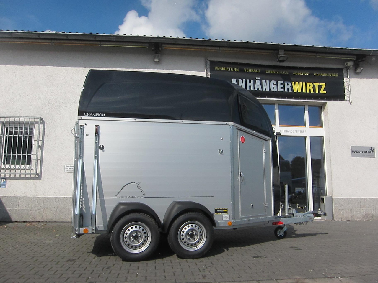 Pferdeanhänger Böckmann Champion R Sattelkammer blackline 2400kg CFF+ 100 km/H Modell 25 - Van chevaux: photos 4 Pferdeanhänger Böckmann Champion R Sattelkammer blackline 2400kg CFF+ 100 km/H Modell 25 - Van chevaux: photos 4