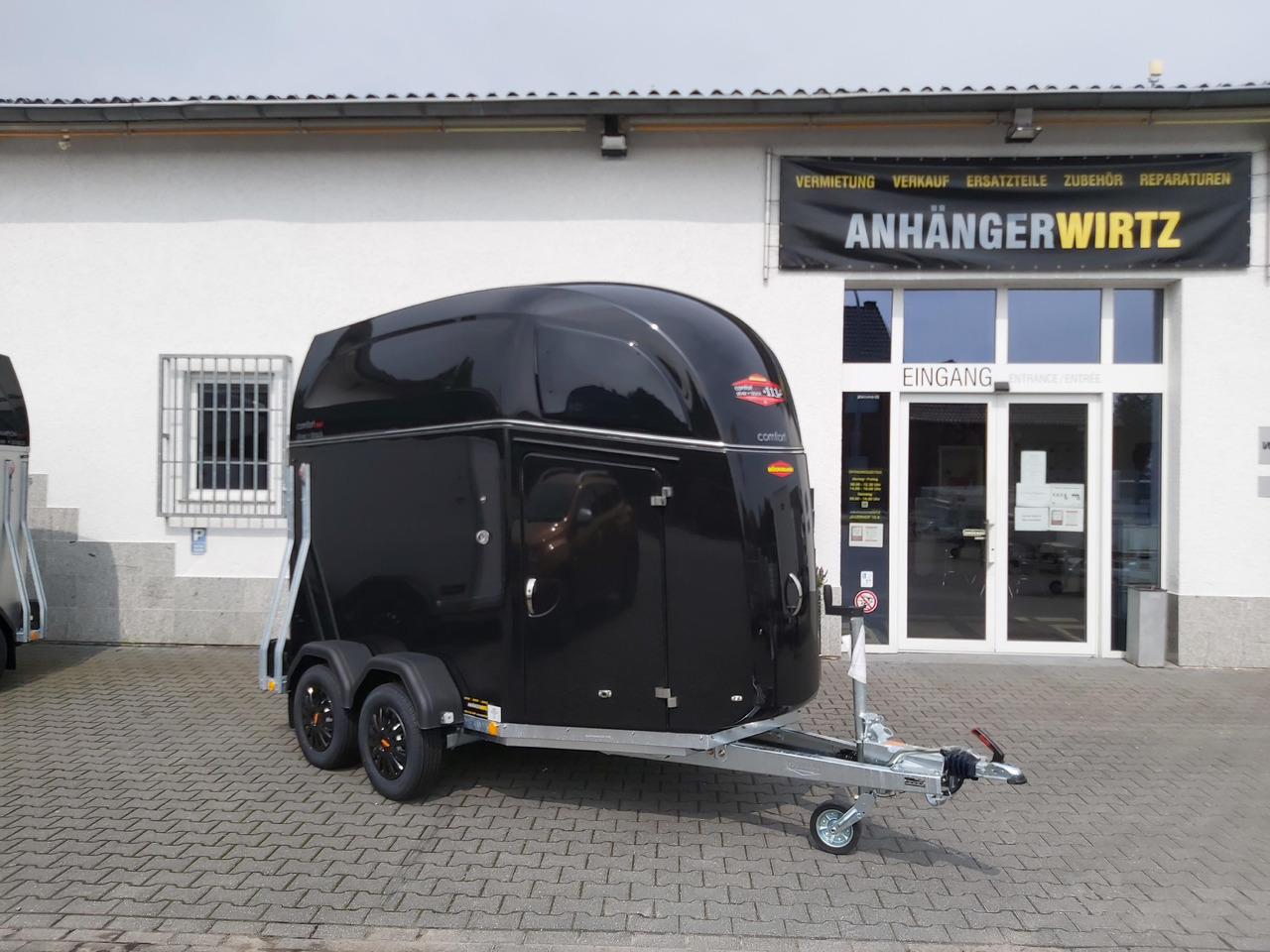Pferdeanhänger Böckmann Comfort Esprit black Set Sattelkammer Trittschutz 100km/H 2400kg Modell 2024 - Van chevaux: photos 4 Pferdeanhänger Böckmann Comfort Esprit black Set Sattelkammer Trittschutz 100km/H 2400kg Modell 2024 - Van chevaux: photos 4