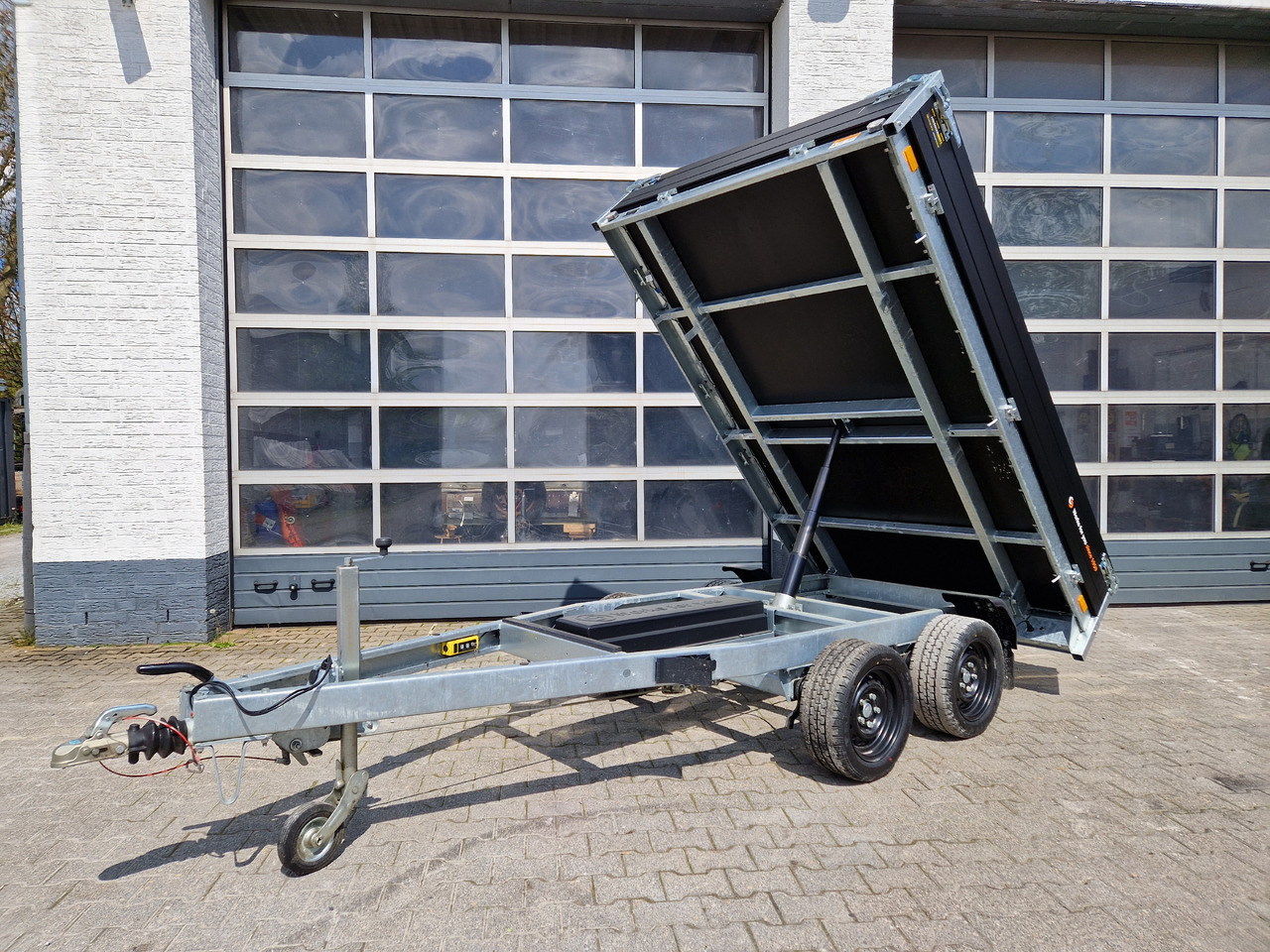 Saris Kipper K1 276 170 2700 2 E 276x170x30cm Elektro black Edition 13" 2700kg Januar Aktion - Remorque benne: photos 1 Saris Kipper K1 276 170 2700 2 E 276x170x30cm Elektro black Edition 13" 2700kg Januar Aktion - Remorque benne: photos 1