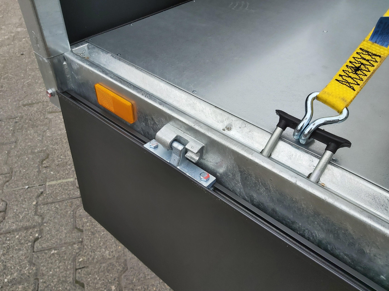 Remorque benne Saris Kipper K1 356 184 3500 2 E 356x184x35cm black Elektro&Not 13" (L) 3500kg preorder 2024: photos 9 Remorque benne Saris Kipper K1 356 184 3500 2 E 356x184x35cm black Elektro&Not 13" (L) 3500kg preorder 2024: photos 9