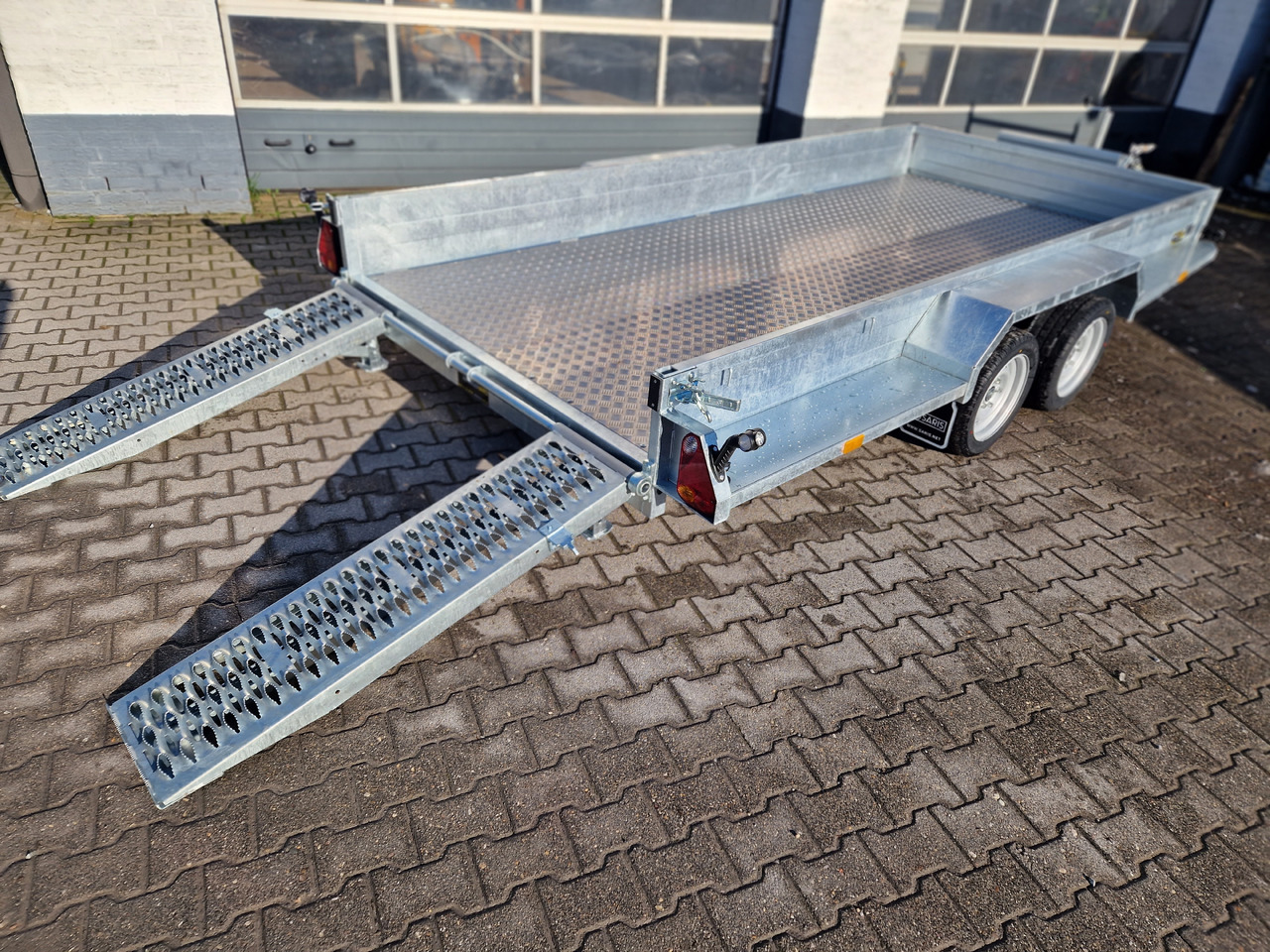 Saris Magnum MAXX 3500 406x182x30cm force one Rampen Schaufelablage 100km/H 3500kg Januar Aktion - Remorque porte engin: photos 1 Saris Magnum MAXX 3500 406x182x30cm force one Rampen Schaufelablage 100km/H 3500kg Januar Aktion - Remorque porte engin: photos 1