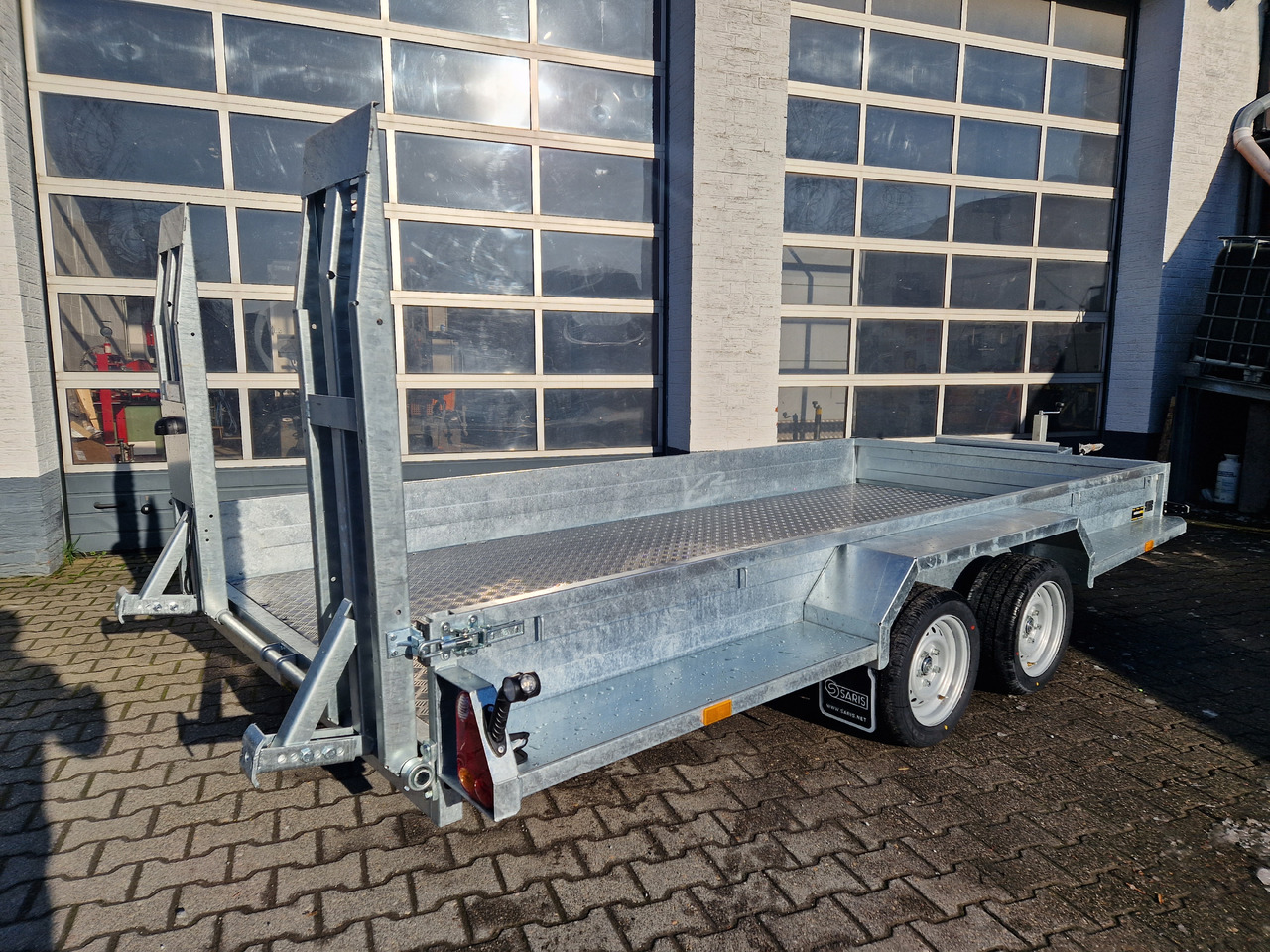 Saris Magnum MAXX 3500 406x182x30cm force one Rampen Schaufelablage 100km/H 3500kg Januar Aktion - Remorque porte engin: photos 2 Saris Magnum MAXX 3500 406x182x30cm force one Rampen Schaufelablage 100km/H 3500kg Januar Aktion - Remorque porte engin: photos 2