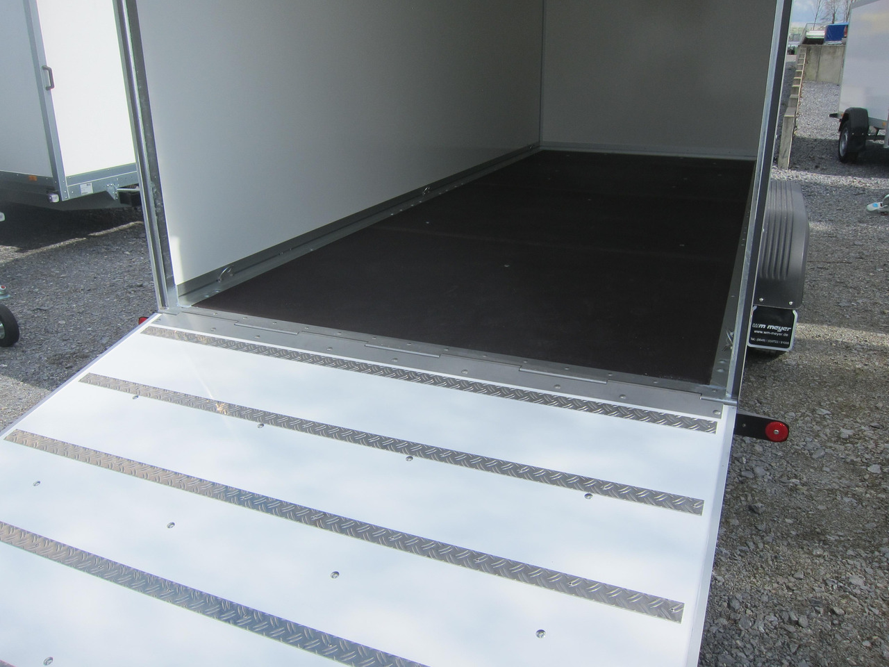 WM Meyer Koffer AZ 3560/200 S40 601x200x225cm extrahoch Heckrampe 3500kg preorder Aktion - Remorque fourgon: photos 2 WM Meyer Koffer AZ 3560/200 S40 601x200x225cm extrahoch Heckrampe 3500kg preorder Aktion - Remorque fourgon: photos 2