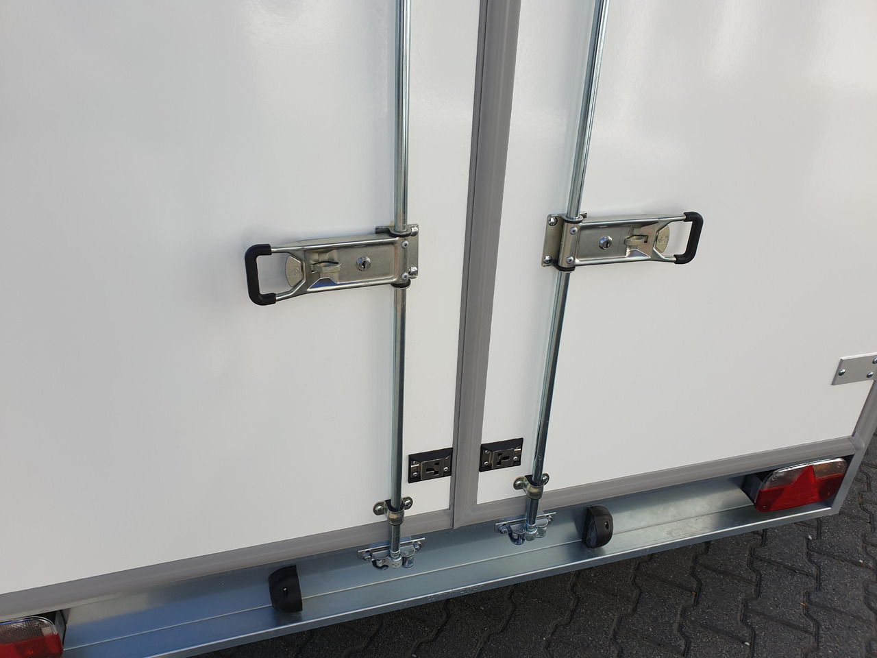 WM Meyer Kofferanhänger AZ 3560/200 S40 601x200x205cm Seitentür Profiline 3500kg Modell 2023 - Remorque fourgon: photos 5 WM Meyer Kofferanhänger AZ 3560/200 S40 601x200x205cm Seitentür Profiline 3500kg Modell 2023 - Remorque fourgon: photos 5