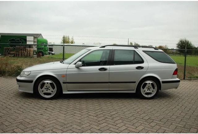Saab 9-5 Estate 2.3 TURBO S Aero - Voiture: photos 2 Saab 9-5 Estate 2.3 TURBO S Aero - Voiture: photos 2