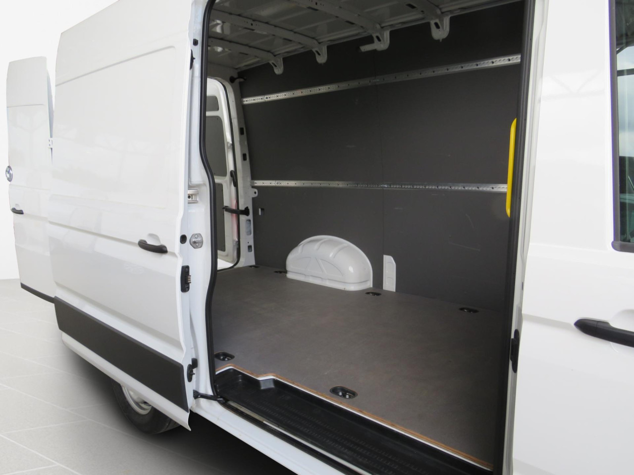 VOLKSWAGEN Crafter 35 L3H3 Kasten Klima ZV - Fourgon utilitaire: photos 4 VOLKSWAGEN Crafter 35 L3H3 Kasten Klima ZV - Fourgon utilitaire: photos 4