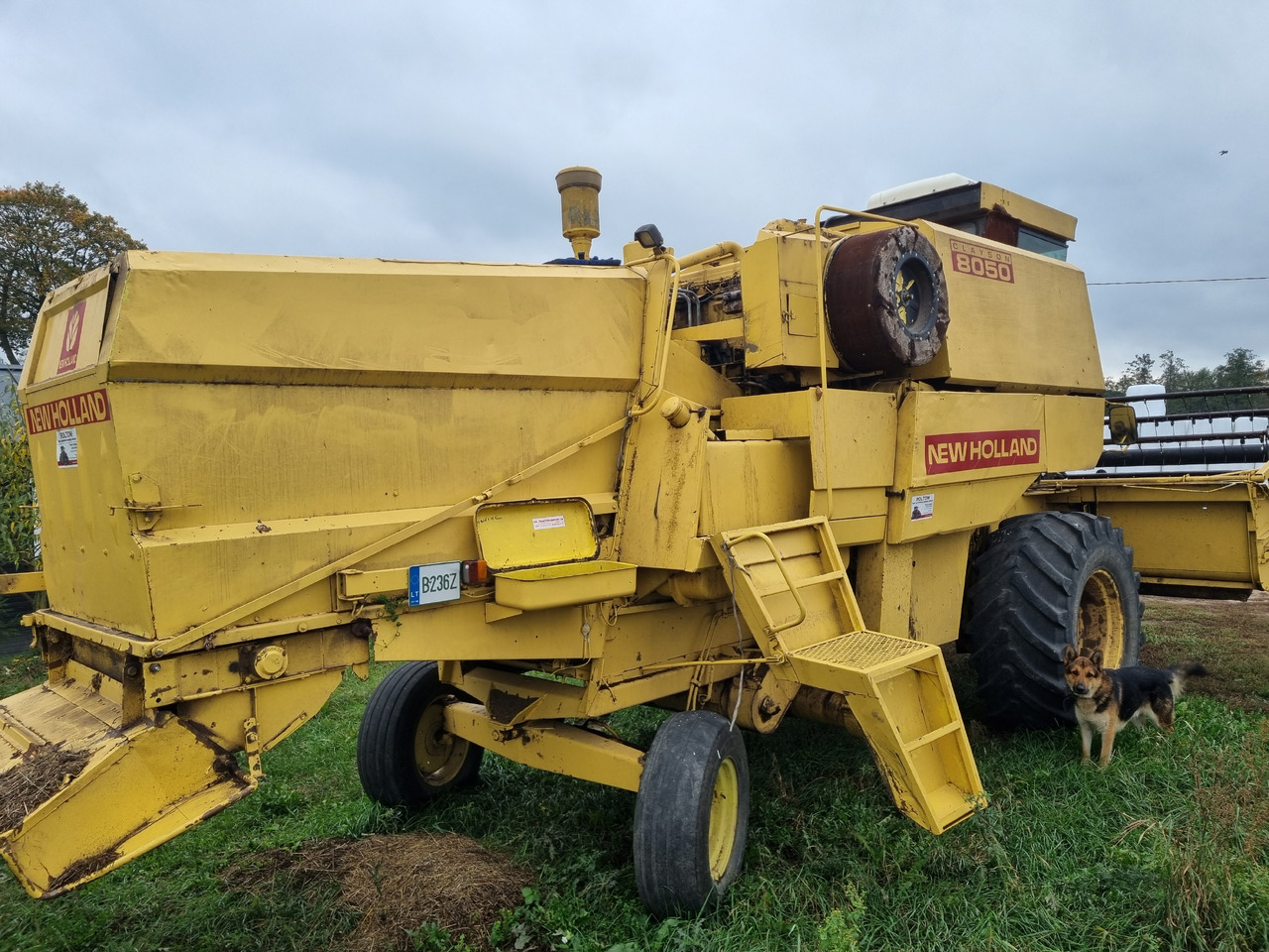 New Holland 8050 - Moissonneuse-batteuse: photos 4 New Holland 8050 - Moissonneuse-batteuse: photos 4