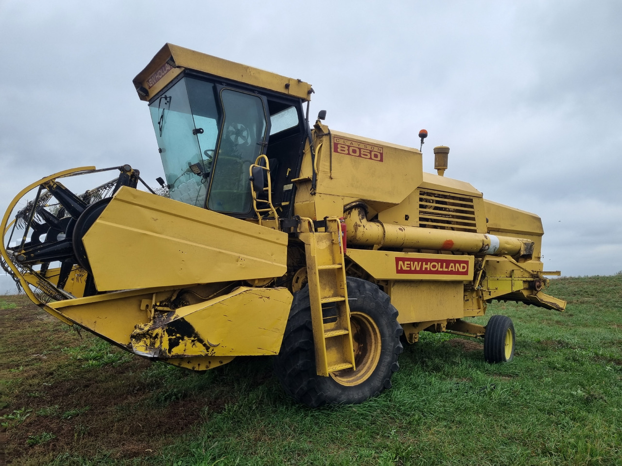 New Holland 8050 - Moissonneuse-batteuse: photos 1 New Holland 8050 - Moissonneuse-batteuse: photos 1