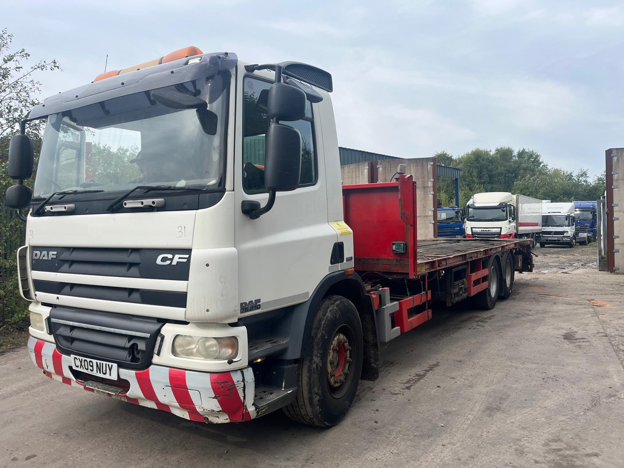 DAF 75 CF 310 - Camion plateau: photos 1 DAF 75 CF 310 - Camion plateau: photos 1