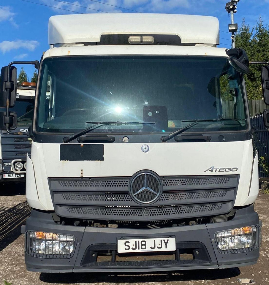Mercedes Atego 816 - Camion fourgon: photos 2 Mercedes Atego 816 - Camion fourgon: photos 2