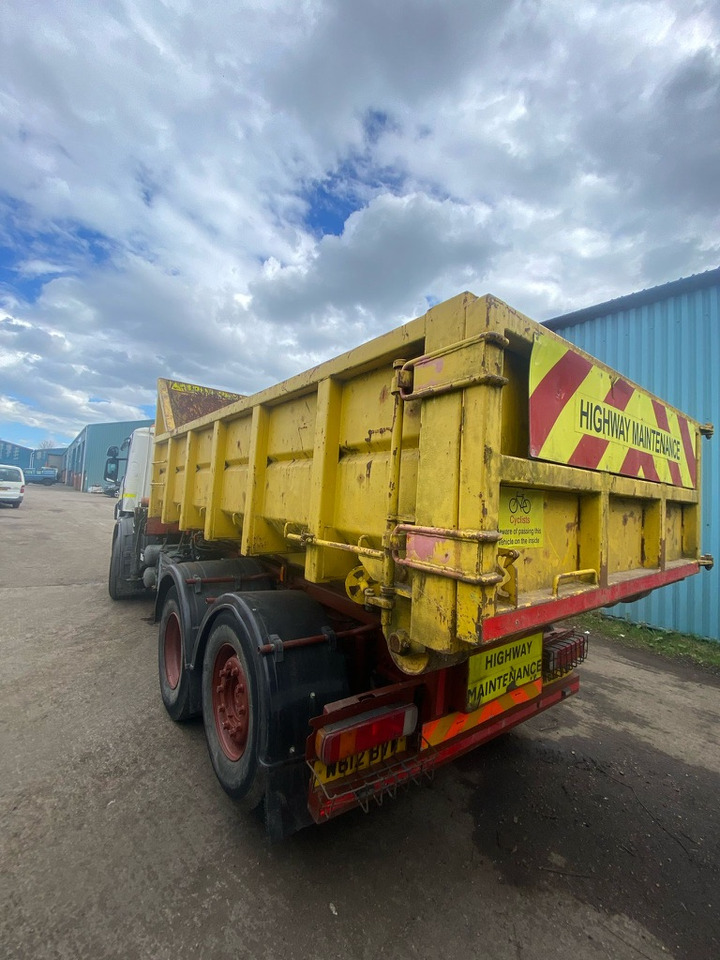 Scania 94D 260 6x2 Rigid - Camion ampliroll, Camion grue: photos 3 Scania 94D 260 6x2 Rigid - Camion ampliroll, Camion grue: photos 3