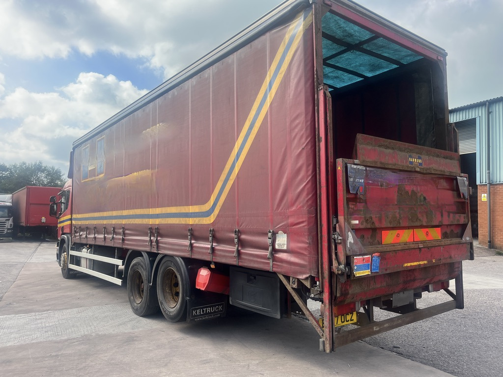Scania P270 6x2 Curtain side. - Camion à rideaux coulissants: photos 4 Scania P270 6x2 Curtain side. - Camion à rideaux coulissants: photos 4