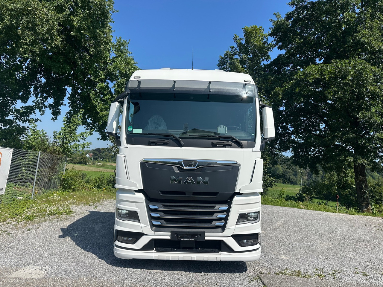 MAN TGX 18.470 4x2 Lowliner 2Tank LED - Tracteur routier: photos 3 MAN TGX 18.470 4x2 Lowliner 2Tank LED - Tracteur routier: photos 3