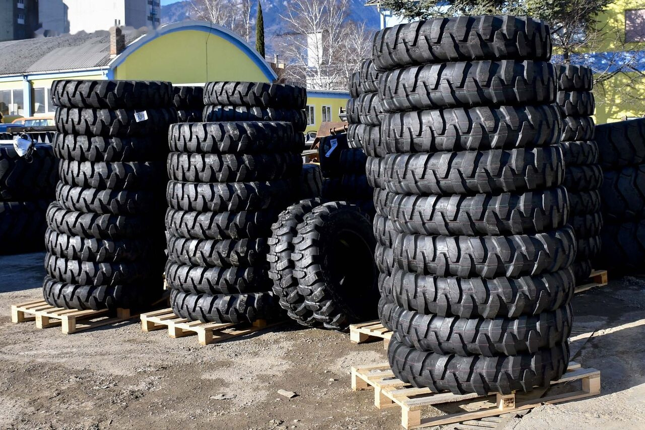 Armour 10.00-20/16. - Pneu pour Pelle: photos 2 Armour 10.00-20/16. - Pneu pour Pelle: photos 2