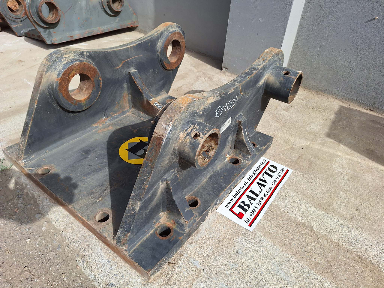 Attachment plate - Attache rapide pour Engins de chantier: photos 1 Attachment plate - Attache rapide pour Engins de chantier: photos 1