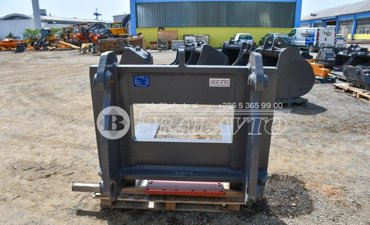 Balavto Block handling forks for Volvo L220 and L180 - Fourches: photos 4 Balavto Block handling forks for Volvo L220 and L180 - Fourches: photos 4