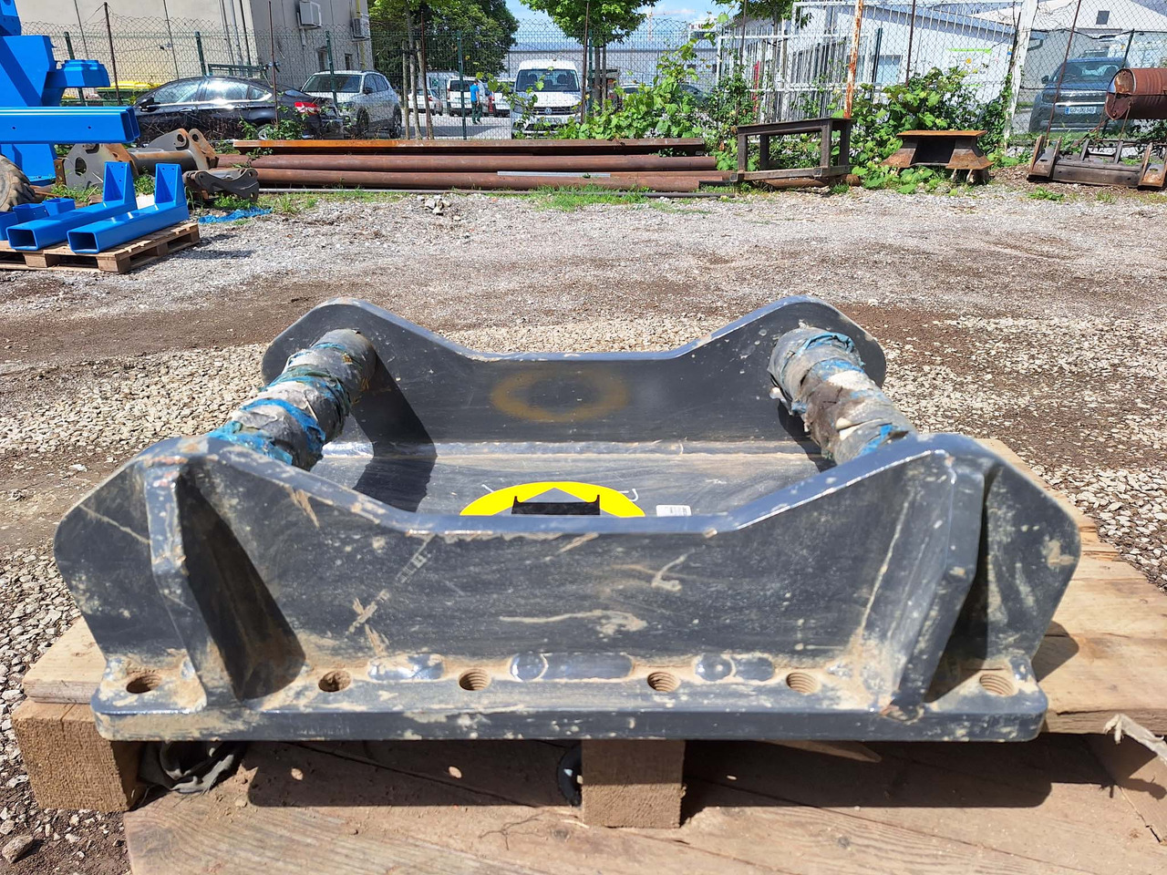 Breaker BAT140 attachment plate S60 — crédit-bail Breaker BAT140 attachment plate S60: photos 7