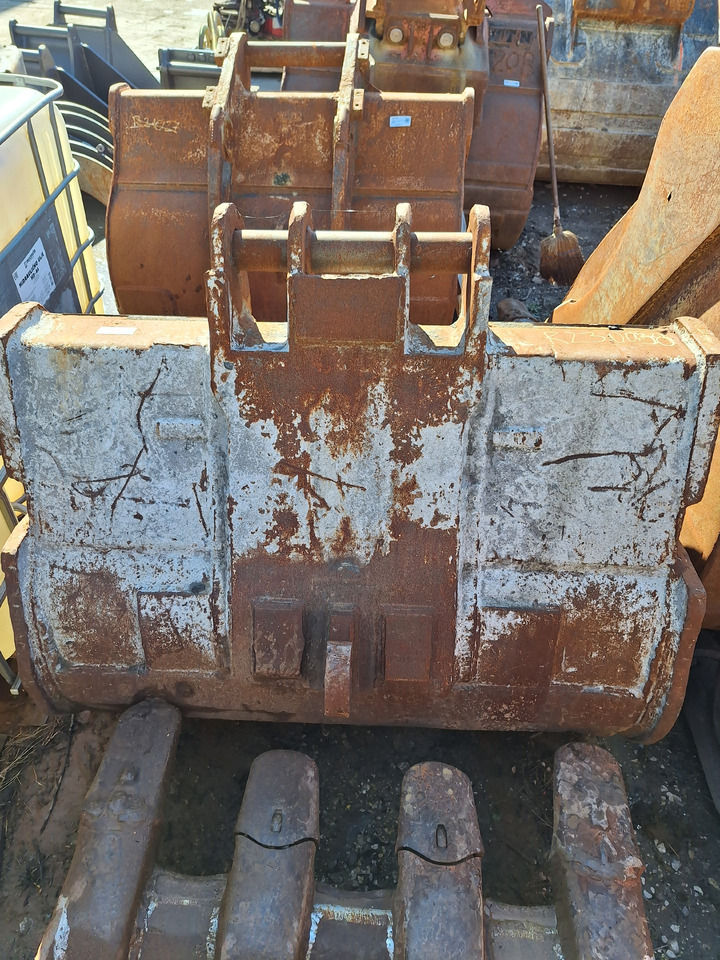 Digging bucket 1300 mm Volvo S1 - Godet pour pelle: photos 1 Digging bucket 1300 mm Volvo S1 - Godet pour pelle: photos 1