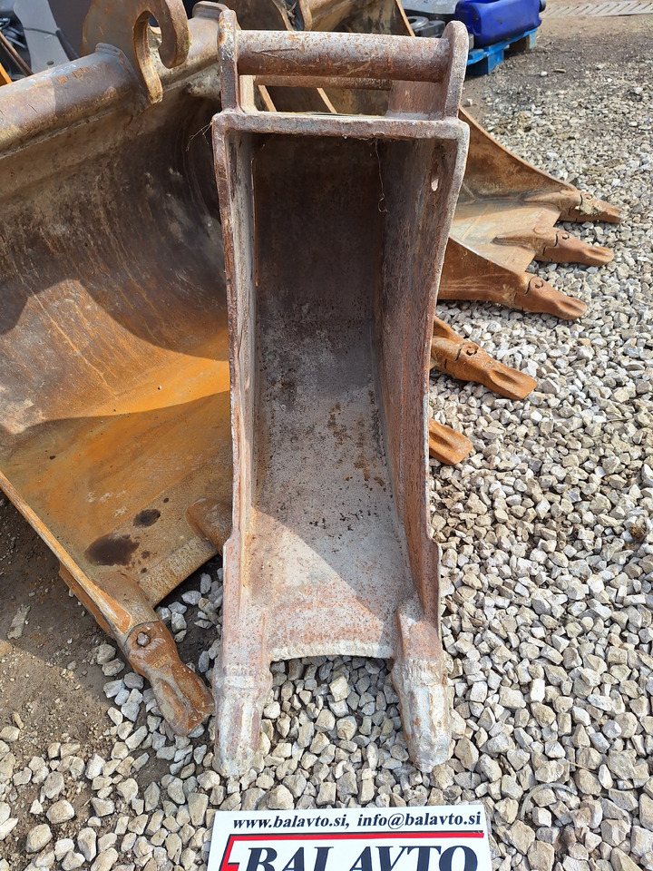 Lannen trenching bucket 400 mm - Godet pour pelle: photos 1 Lannen trenching bucket 400 mm - Godet pour pelle: photos 1