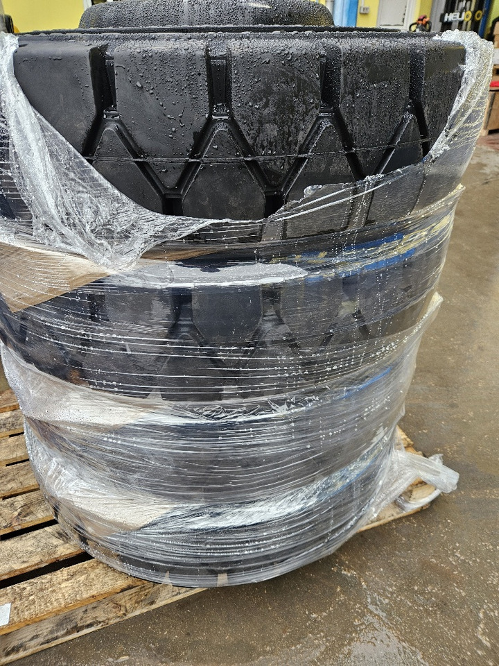 SOLID tires - Roue complète pour Pelle sur pneus: photos 3 SOLID tires - Roue complète pour Pelle sur pneus: photos 3