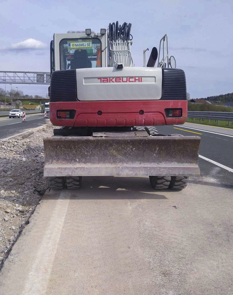 TAKEUCHI TB1160W - Pelle sur pneus: photos 5 TAKEUCHI TB1160W - Pelle sur pneus: photos 5