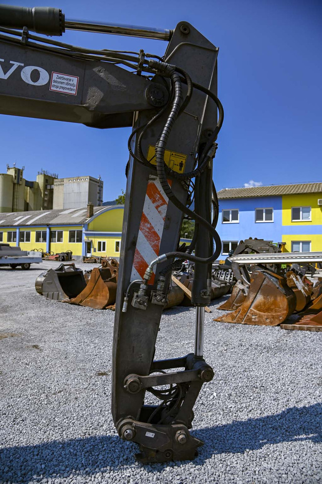 Pelle sur pneus VOLVO EW180B: photos 11