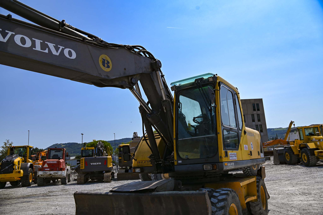 Pelle sur pneus VOLVO EW180B: photos 17