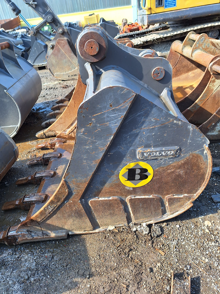 VOLVO digging bucket 1100 mm - Godet pour pelle: photos 1 VOLVO digging bucket 1100 mm - Godet pour pelle: photos 1