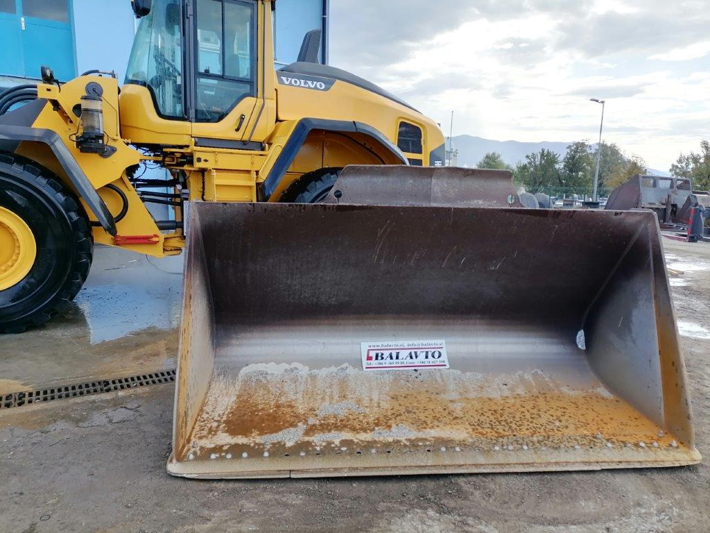 VOLVO loader bucket 2800 mm - Godet pour chargeur pour Chargeuse sur pneus: photos 1 VOLVO loader bucket 2800 mm - Godet pour chargeur pour Chargeuse sur pneus: photos 1
