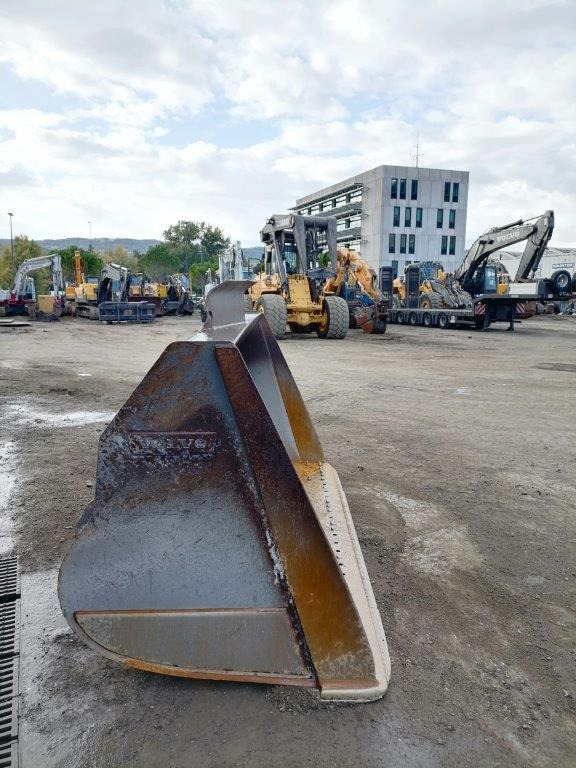 VOLVO loader bucket 2800 mm - Godet pour chargeur pour Chargeuse sur pneus: photos 3 VOLVO loader bucket 2800 mm - Godet pour chargeur pour Chargeuse sur pneus: photos 3
